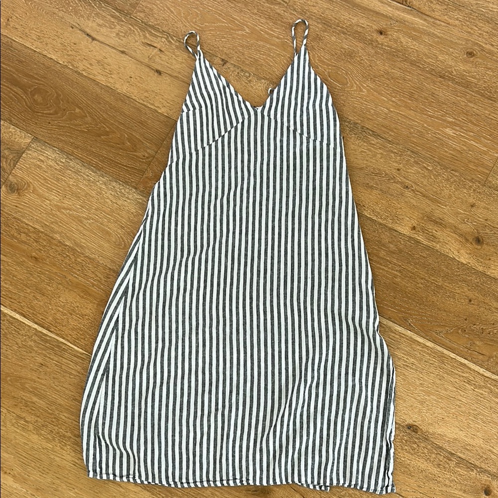 Gap. Size 6. Linen Striped Sleeveless Dress with adjustable string